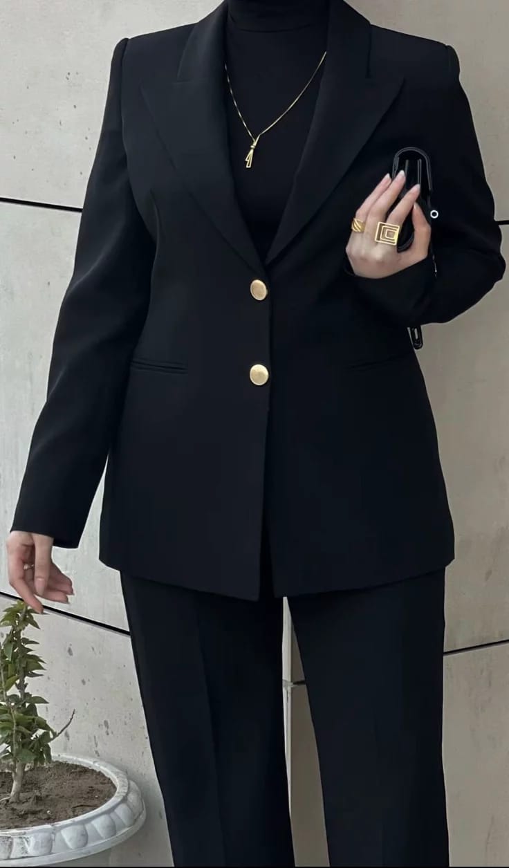 Tailleur Noir Boutons Dorés